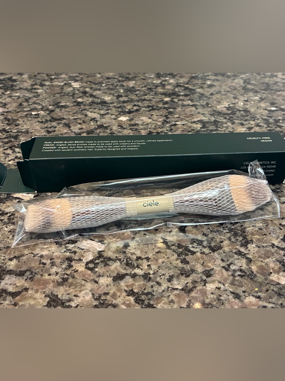 NIB Ciele The Blush Brush - Double Ended Synthetic for Cream and Powder - Picture 3 of 9